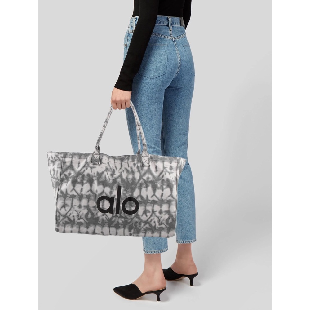 Alo Yoga Grey Tie Dye Shopper Tote Bag - Picture 11 of 12